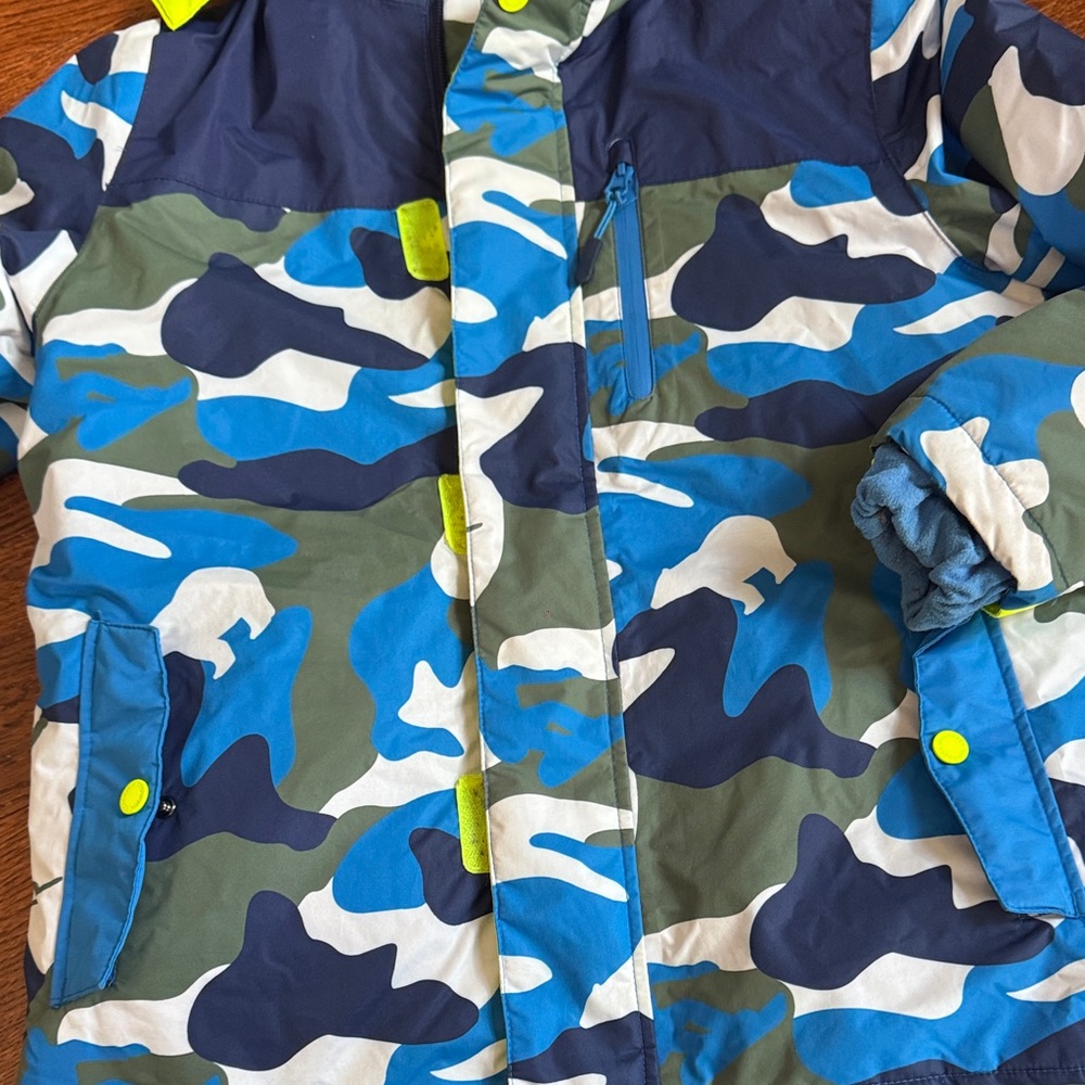 Boden waterproof Hooded Jacket - Picture 8 of 11